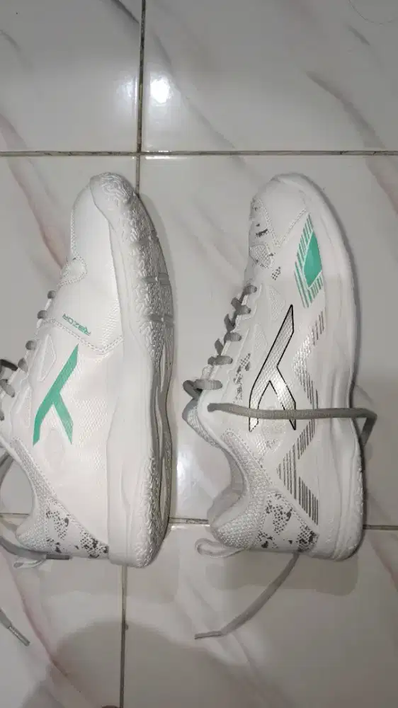 Sepatu badminton second/sepatu preloved