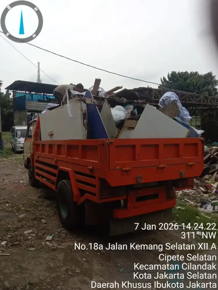 Jasa buang puing dan buang sampah