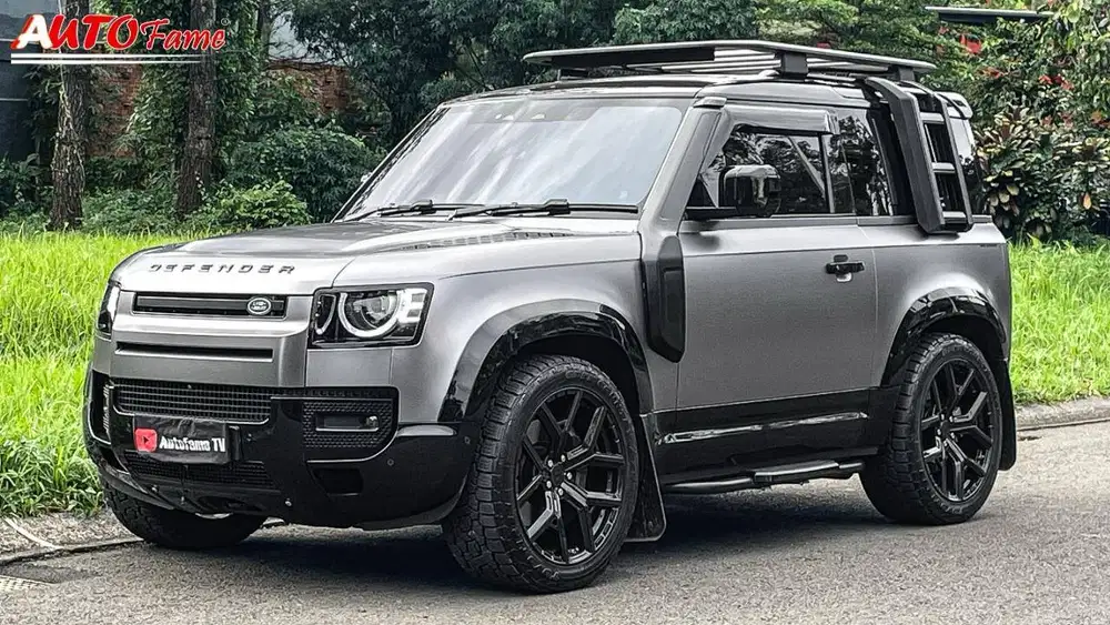 Land Rover Defender 90 P300 SE 2.0L Urban Package R22 Wheels NIK 2021