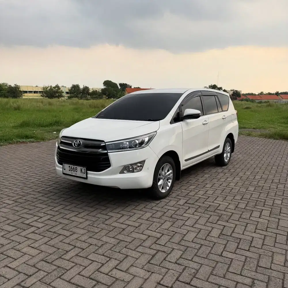 Toyota kijang Innova 2.4 V AT putih