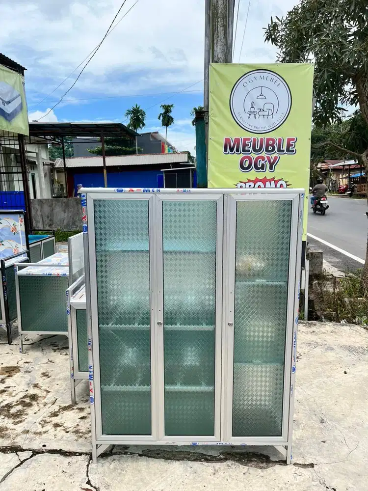 PROMO RAK PIRING KACA 3 PINTU SALE TERMURAH GRATIS ANTAR