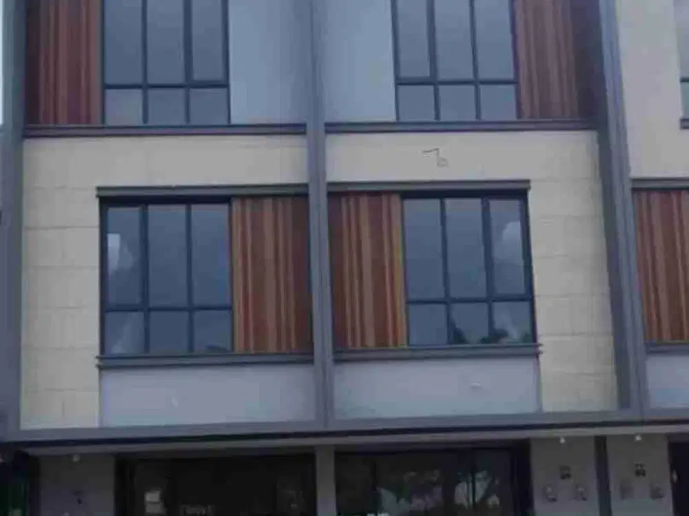 dijual ruko 3 lantai baru di pinggir jalan utama legenda wisata cibubur