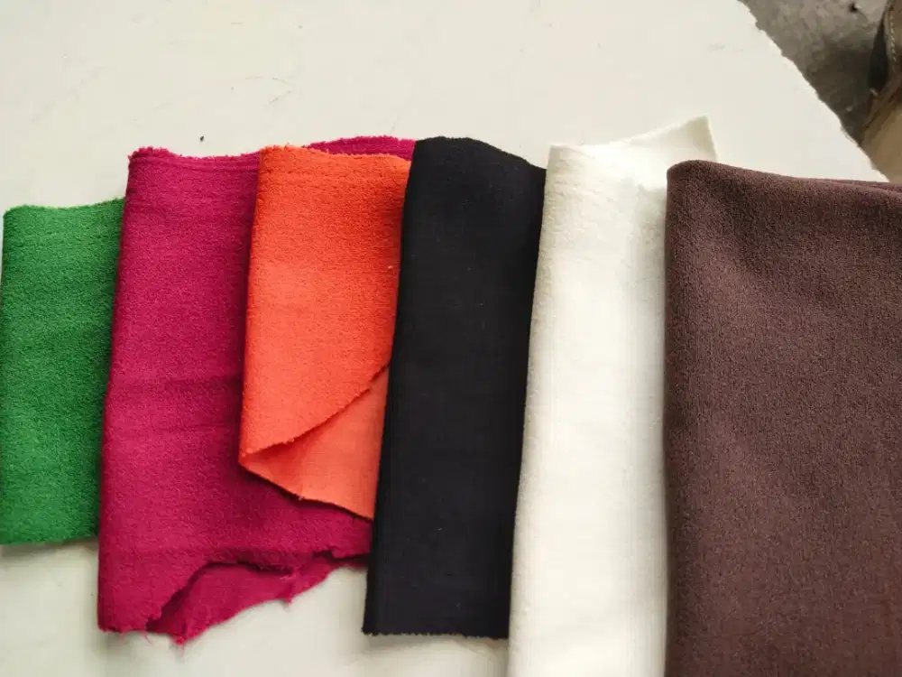 Penjahit seragam pentas