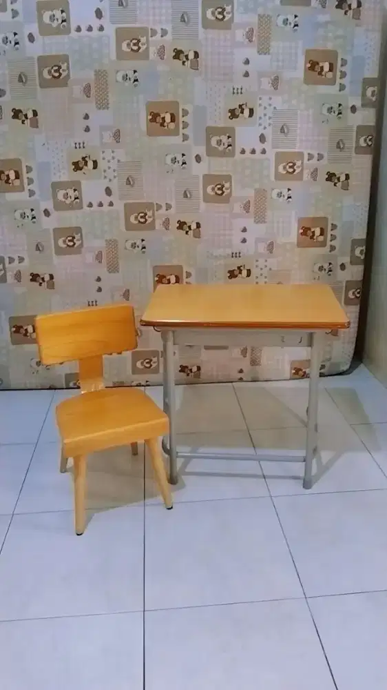 Meja belajar anak