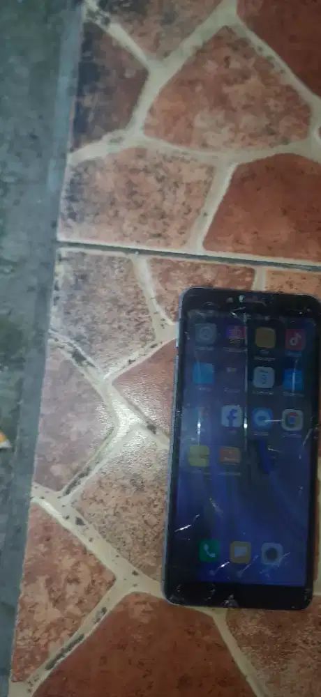 jual aja hp redmi 6A ram 3/32,minus sesuai foto sama sinyal agak lemah