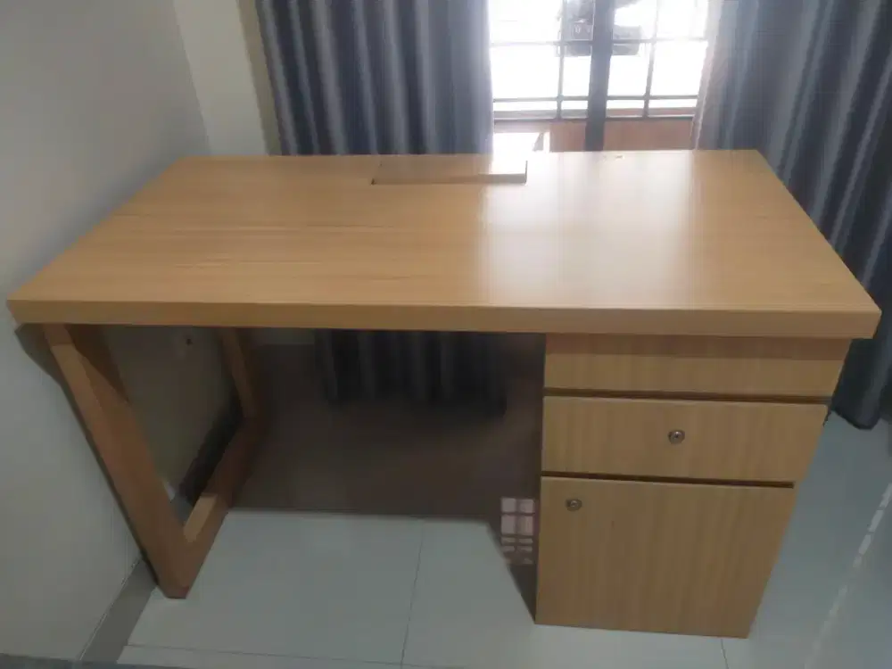 Dijual meja murah ada 2 unit