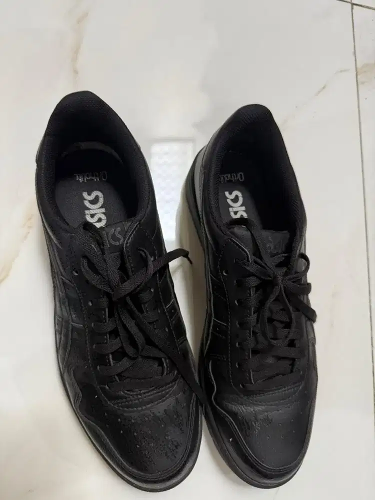 Jual sepatu merek Asics