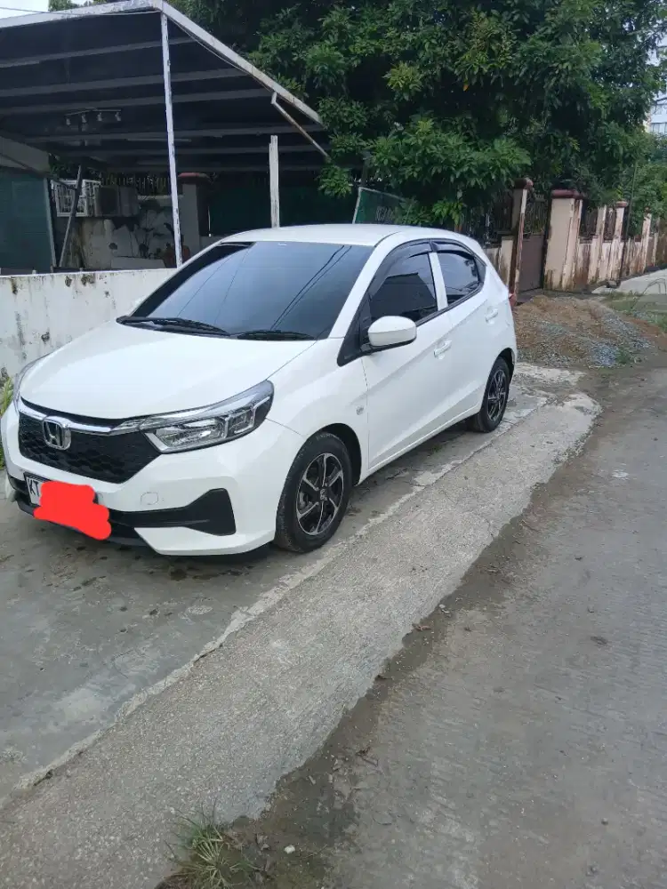 Honda Brio istimewa warna putih