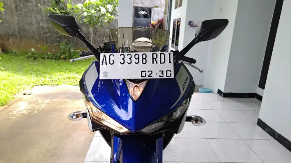Yamaha R25 ABS blue tahun 2015