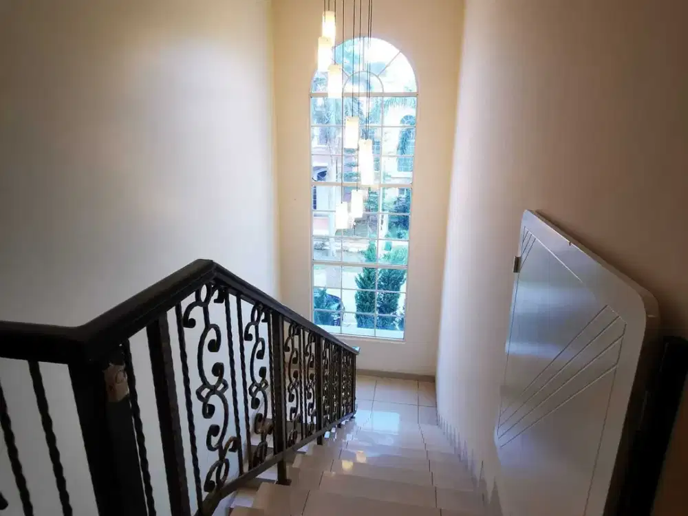 Dijual Rumah Pik1 12x25 boulevard full renov