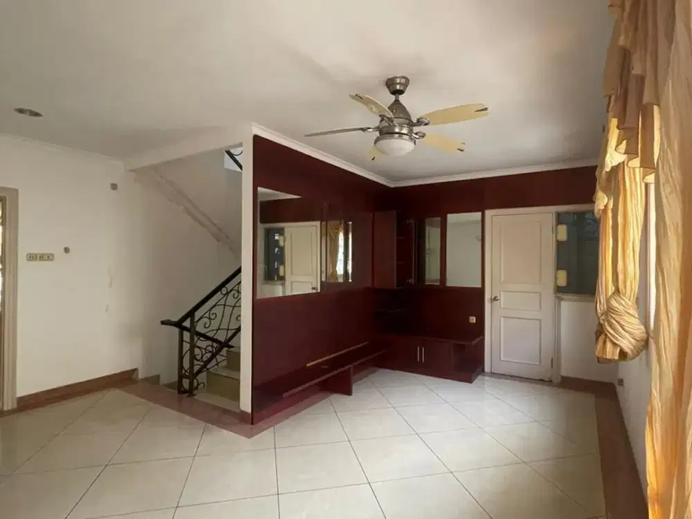 Disewakan rumah pik1 semi furnish