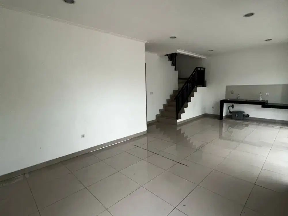 Disewakan Rumah Pik2 8x10 hoek