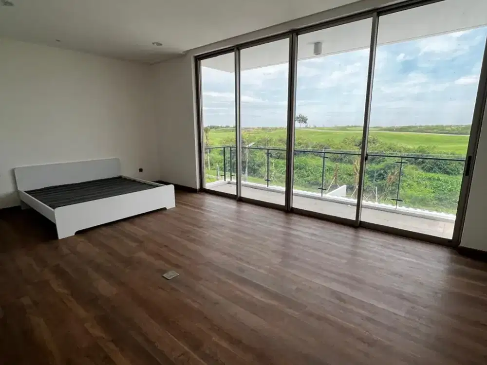 Diaewakan rumah mewah Golf Island semi furnish lift