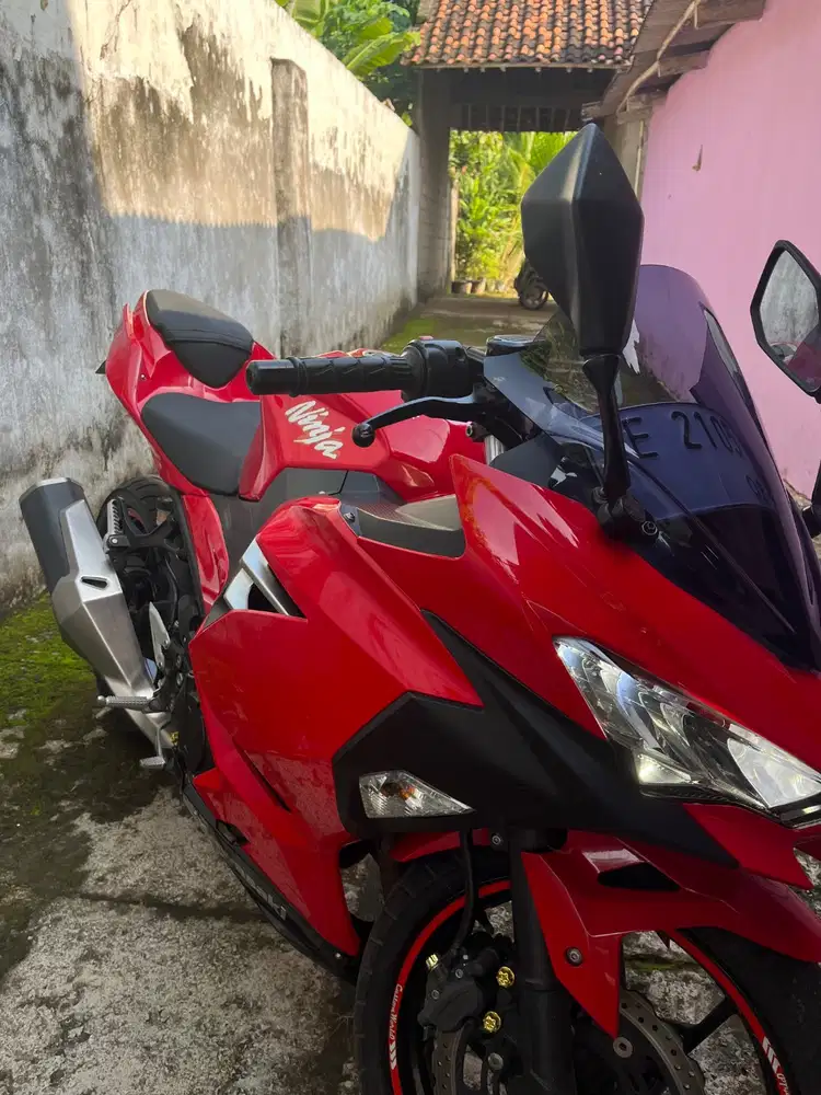 Kawasaki ninja warna merah 250cc 2018