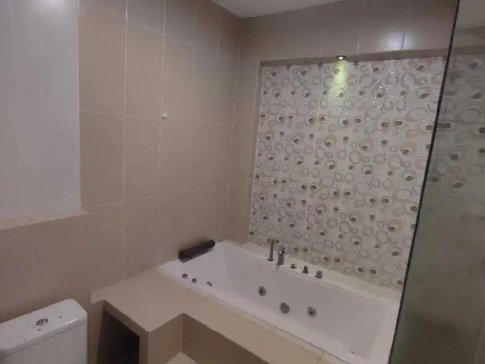 Disewakan rumah pik1 8x25 furnish + pool