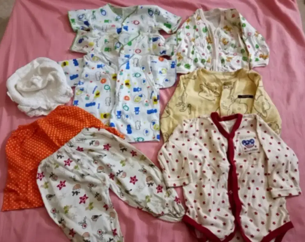 Preloved Pakaian & Topi bayi usia 0-6 bln.