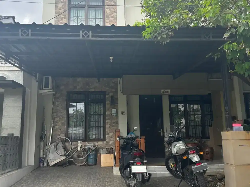 Rumah modern strategis di Graha Raya pr 15747