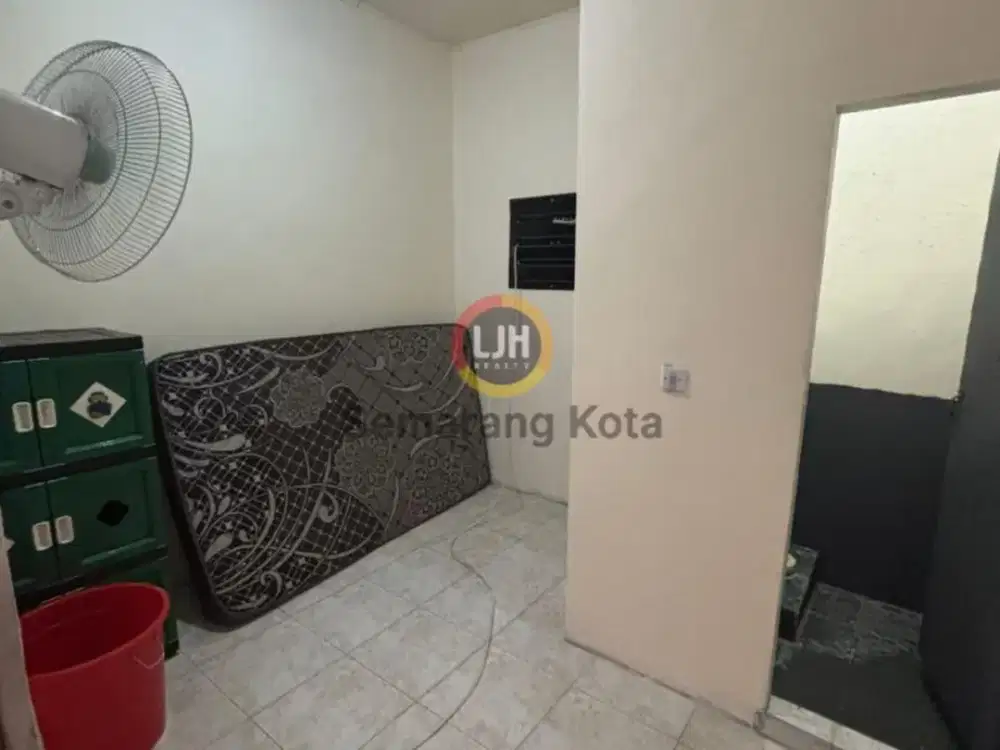 Rumah Kost 36 Kamar di Banowati Raya