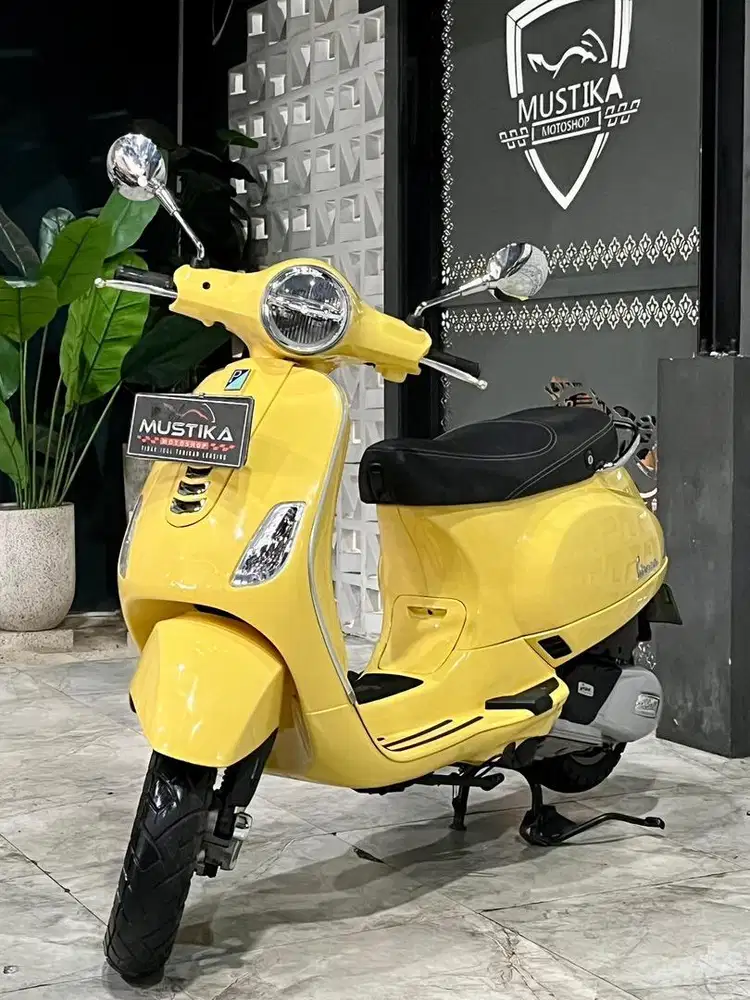 Istimewa ODO 10RB!!Vespa LX125 iget th 2022 - Ayu Mustika