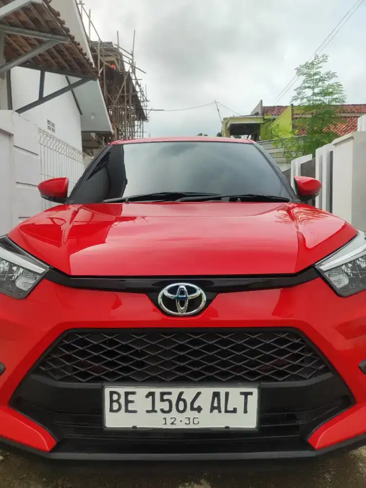 Raize tahun 2024 warna merah