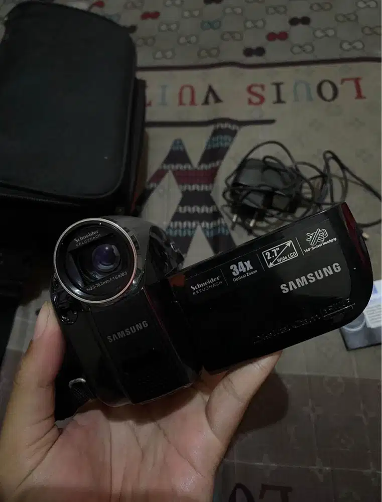Handycam Samsung VP-DX 100/XEU Cam Recorder ( 34x Optical Zoom )