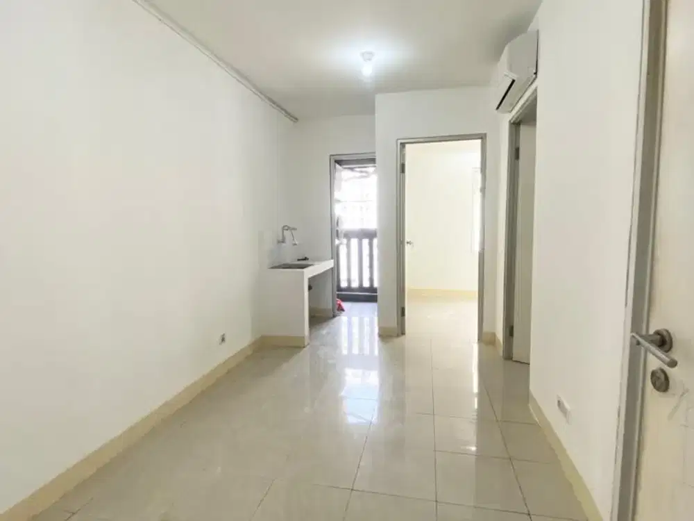 Apartemen green bay pluit, 2 kamar tidur unfurnished inc 2 AC siap huni view kolam