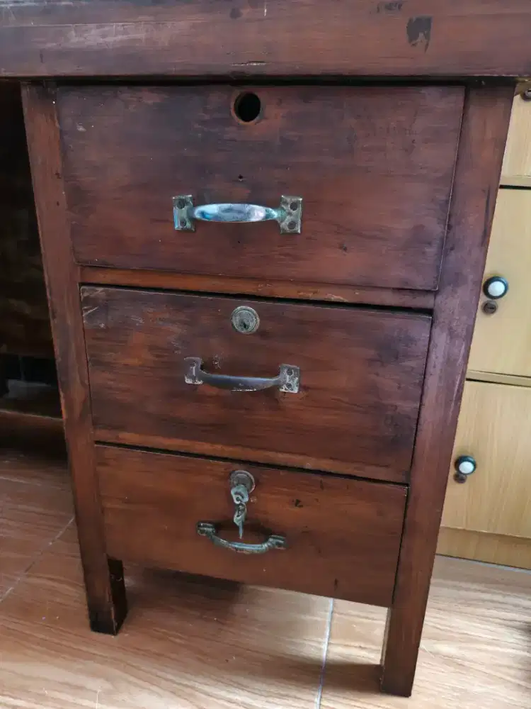 DIJUAL MEJA KAYU BEKAS – KUAT & KOKOH