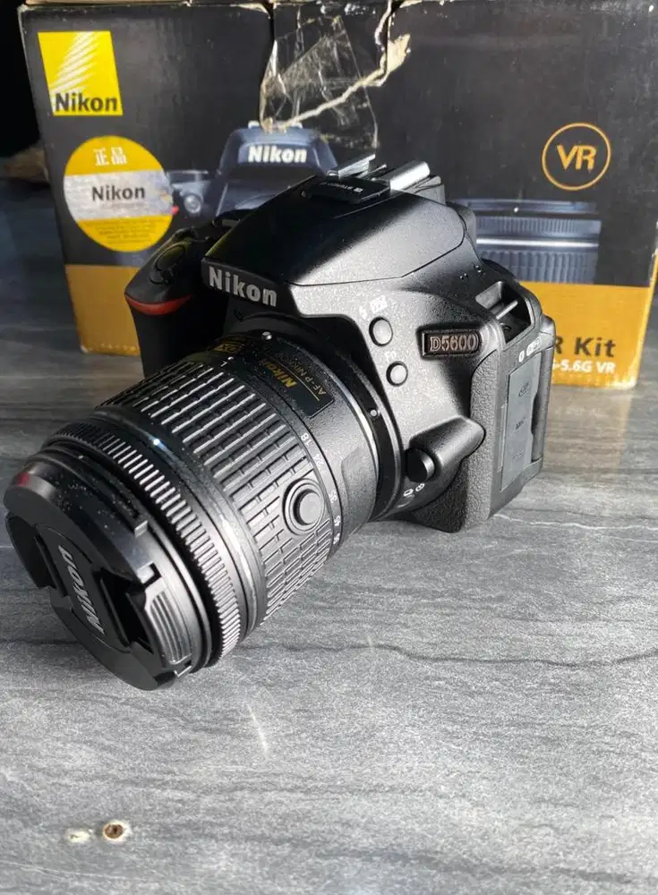 Nikon D5600 + Lensa Kit 18-55mm Fullset