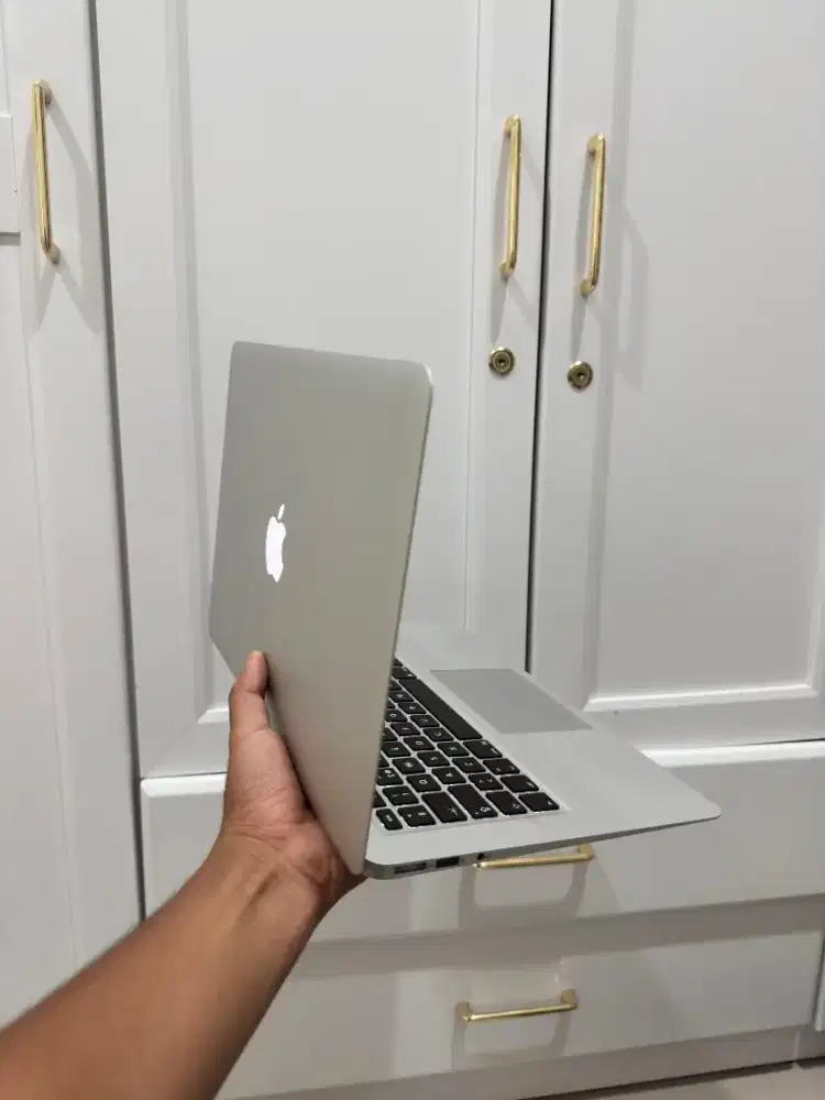 Jual Cepat Murah Macbook Air 13 inh No Minus Mulus Tinggal pakai