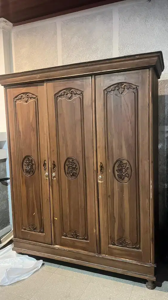 2 Lemari pakaian jati 3 pintu dan 2 pintu