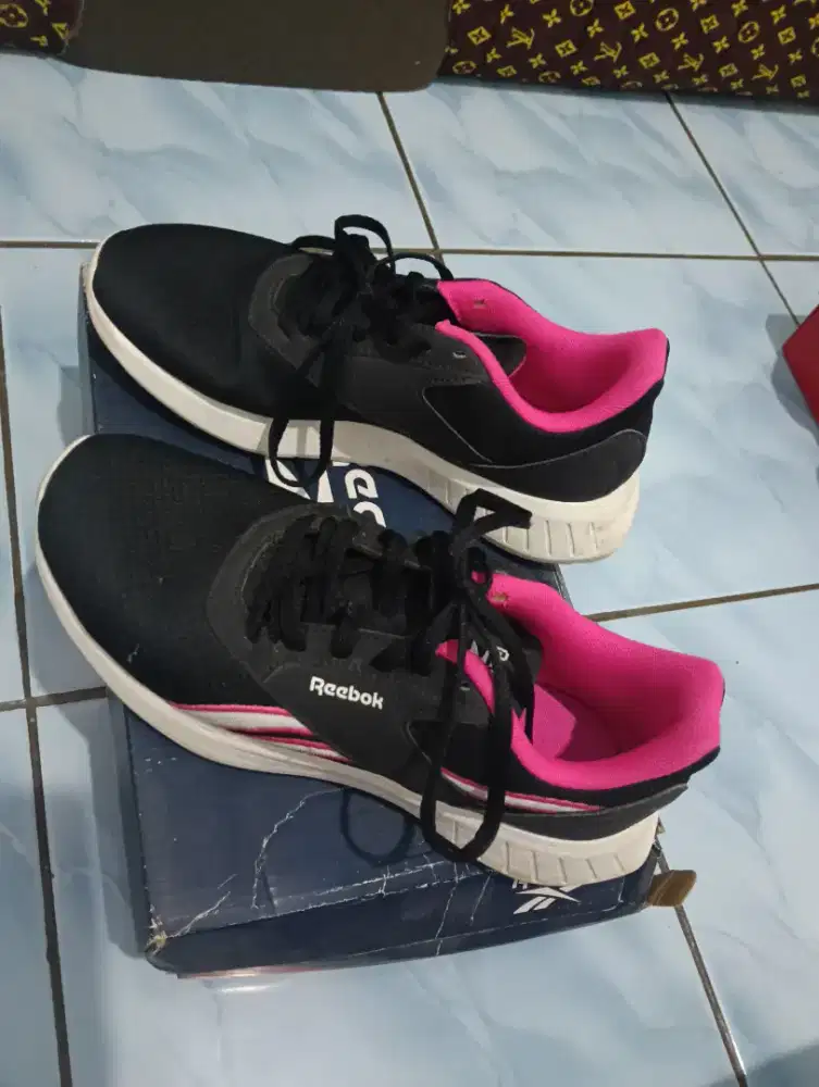 JUAL SEPATU CEWEK REEBOK