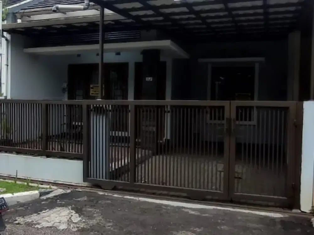 Disewakan Rumah Dalam Komplek Antapani Bandung Semi Furnished.