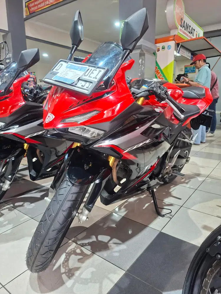 HONDA CBR 150 R STD - SRI SANJAYA MOTOR