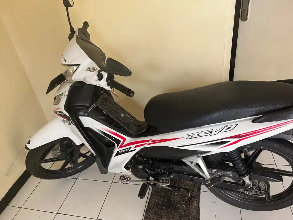 Dijual Motor Honda Revo 2016 Mulus terawat
