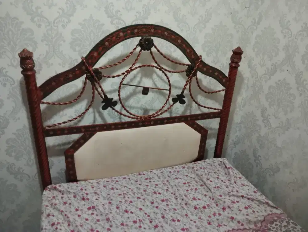 Ranjang besi masih bagus dan kekar ukuran 200x90