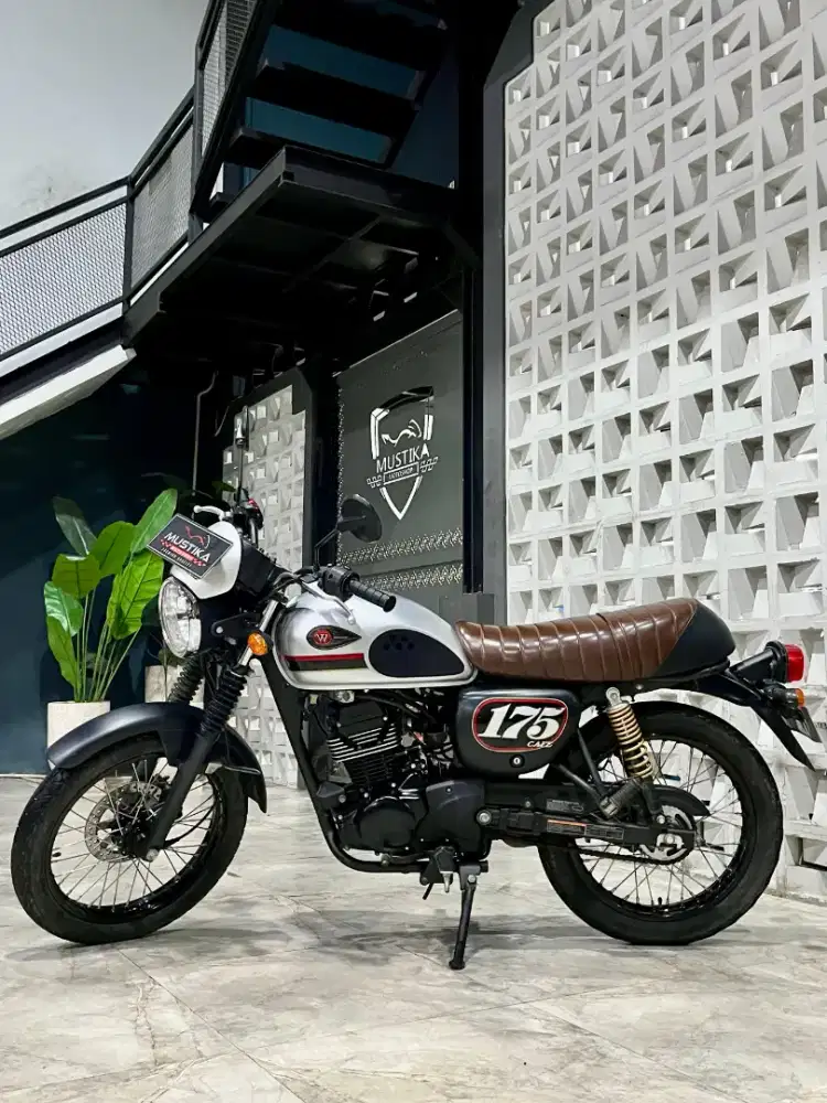 Kqwasaki w175 cafe  2022