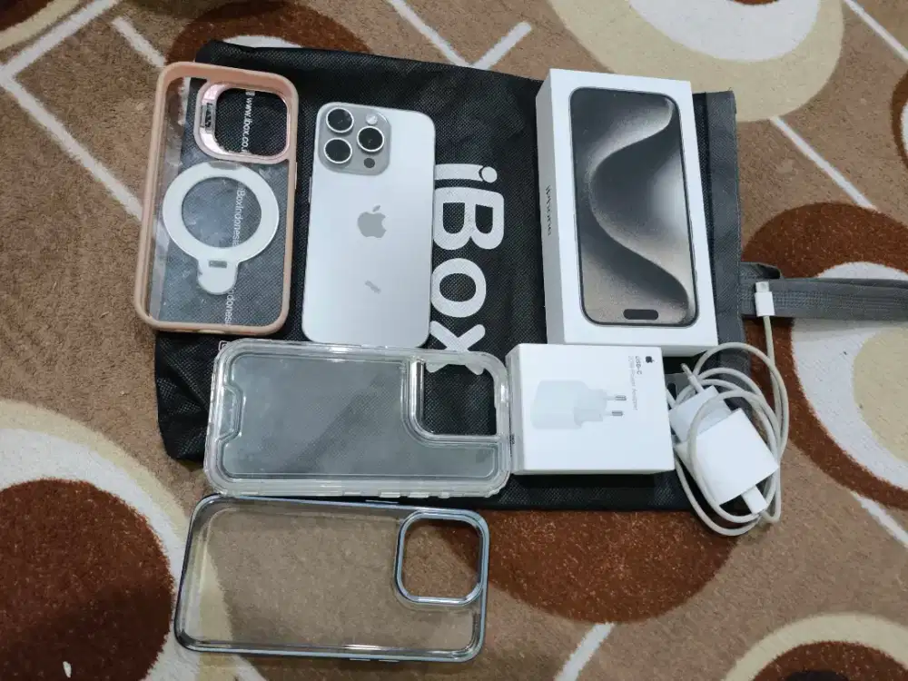 Iphone 15 pro 256 natural titanium ex Ibox like new