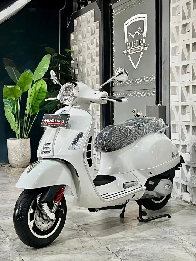 Terbatas ODO 5RB!!Vespa GTS 150 ABS th 2021 - Ayu Mustika