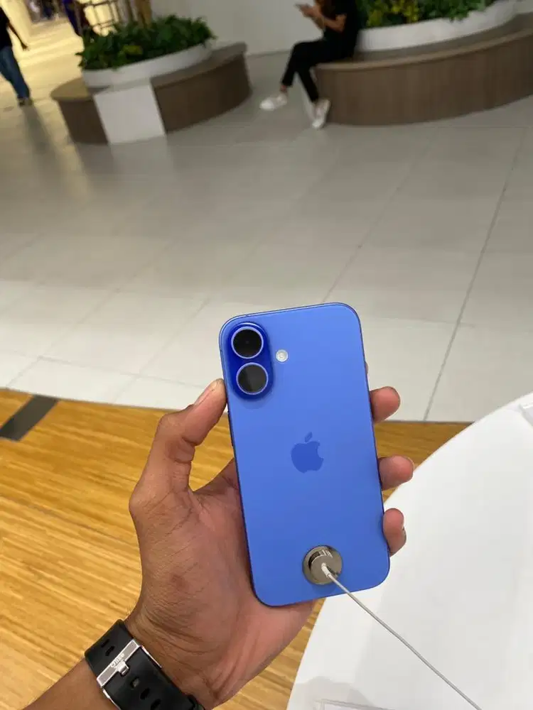 Iphone 16 128 GB BIRU