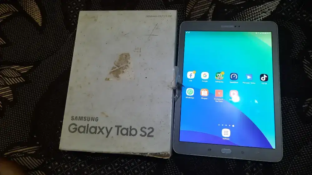 Tablet samsung S2 3/32  8 inchi normal jarang pakai