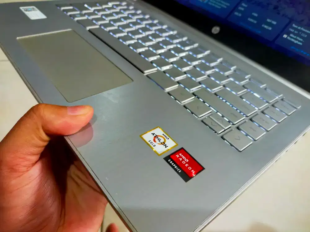 Dijual laptop Hp 14s AMD Atlon Gold Ram 8GB DDR4 SSD 512GB Keybod nyal