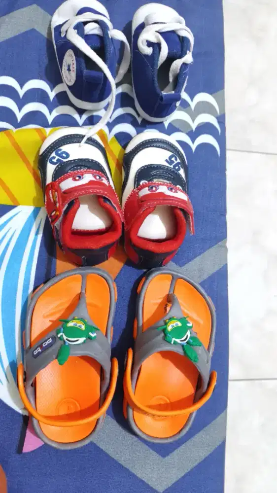 Sendal dan sepatu bayi