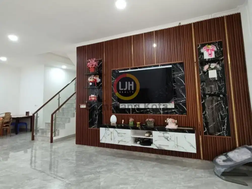 Rumah mewah di jalan Merci Raya