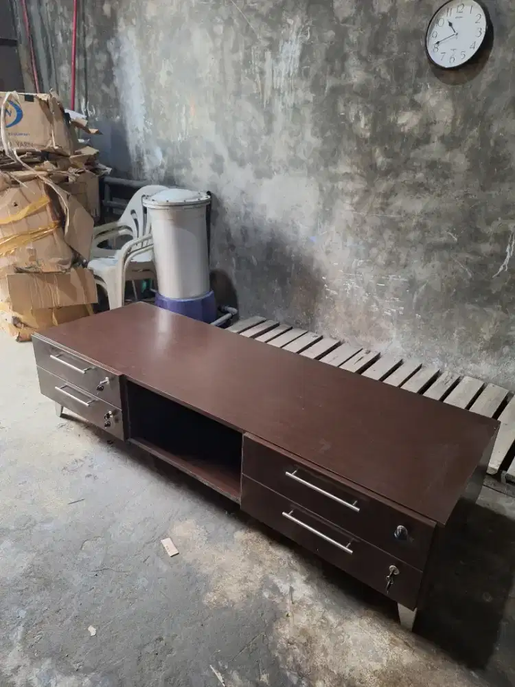 Lemari TV minimalis 180 cm x 62 cm x 30 cm