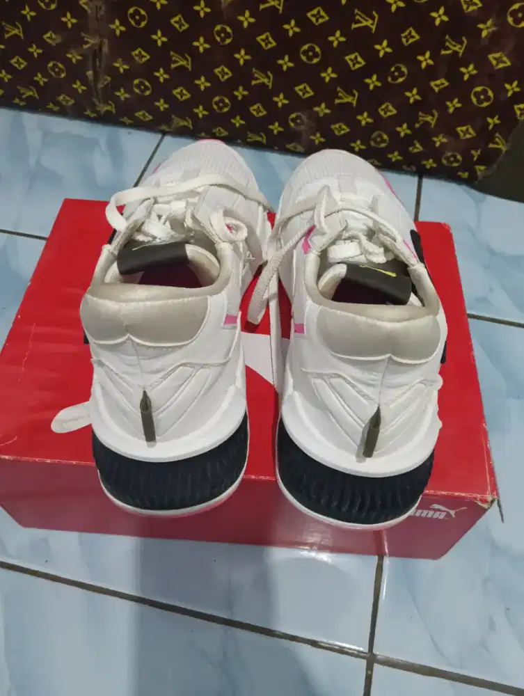 Di jual sepatu PUMA bekas