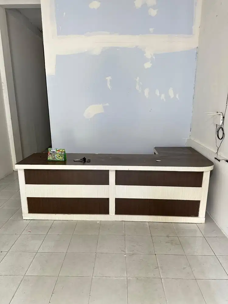 Meja Kantor Besar Model L