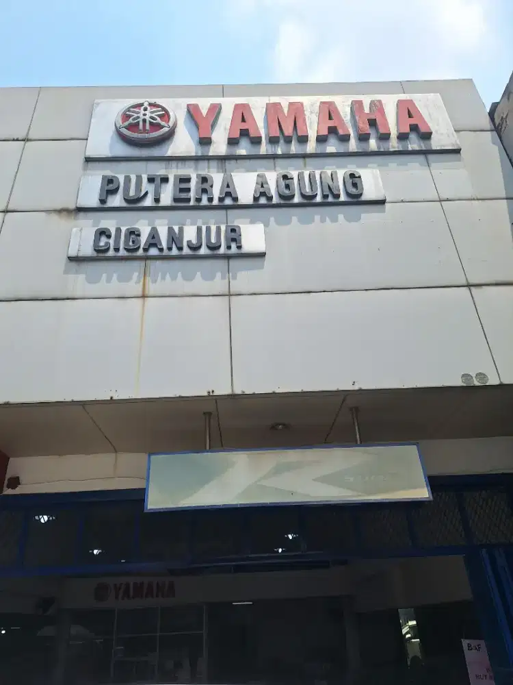 Sales counter dealer yamaha