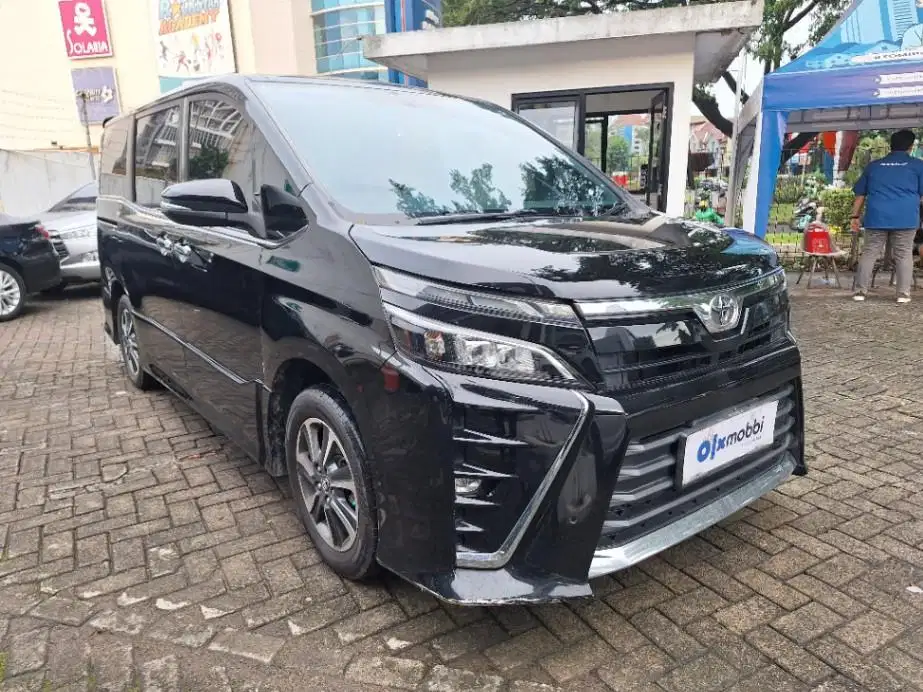 LOW DP Toyota Voxy 2.0 Bensin-AT 2018 WYS