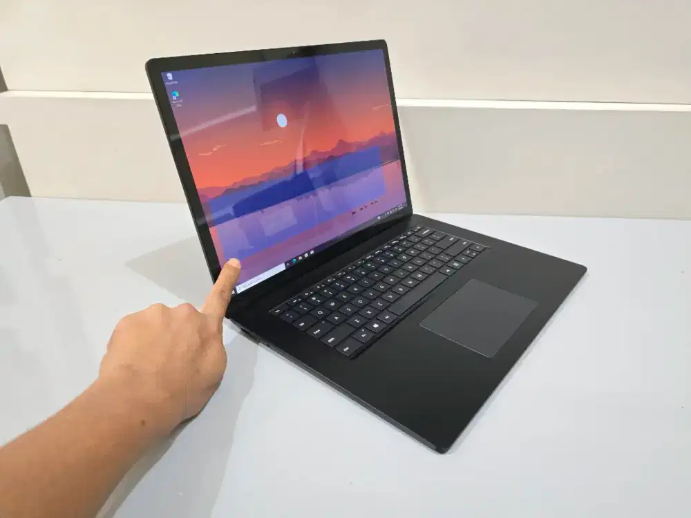 Microsoft Surface Laptop 4 Intel Core i7 1185G7 15-Inch QHD