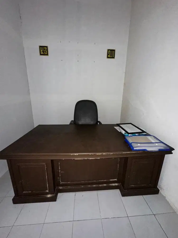 Meja Kantor Direktur/Manajer